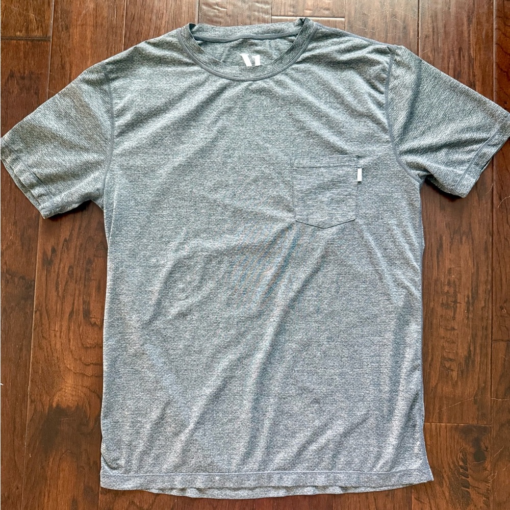 Vuori Tradewind Men’s large l Gray Performance Short Sleeve Shirt Stretch Gym
